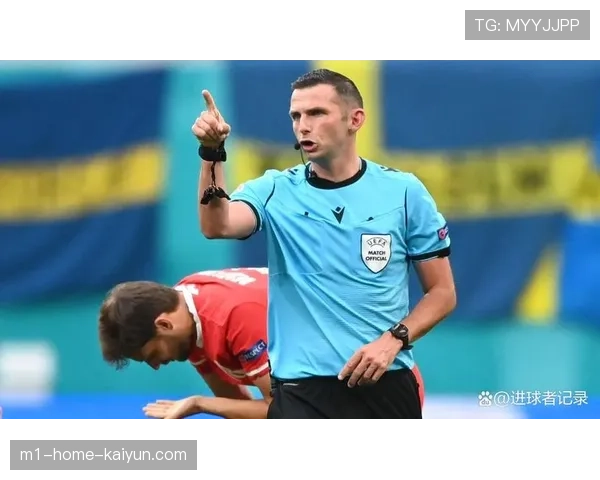 裁判专家克拉滕伯格评德容红牌 称鞋钉近距离接触时安全因素应优先考虑